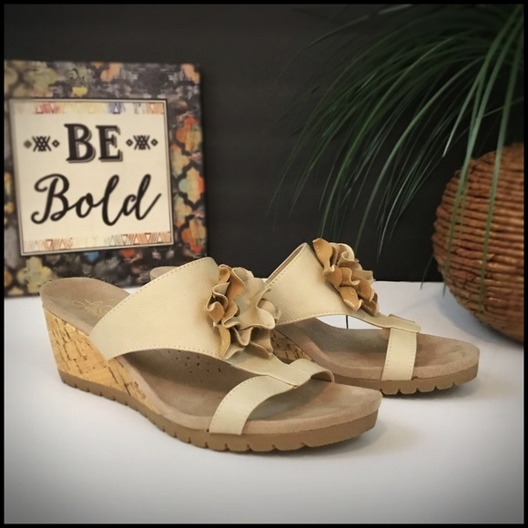 LifeStride Shoes - LifeStride 'Notice' Tan Wedge Sandal
